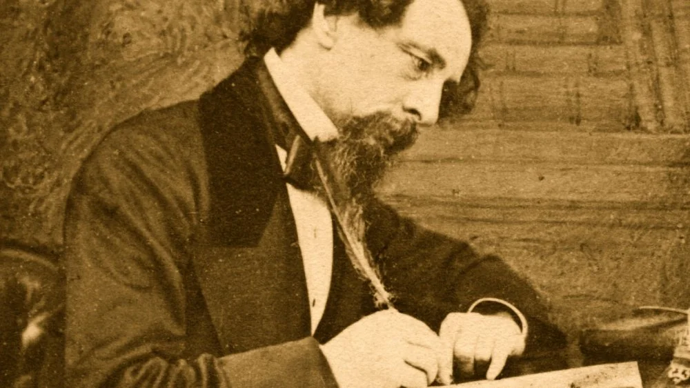 Descubre cuánto valía Charles Dickens al morir: su herencia y éxito