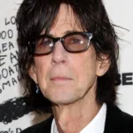 La Verdadera Historia de Los Cars: De Sus Orígenes a su Legado