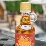 ¿Por qué las botellas de sirope de arce tienen pequeñas asas?