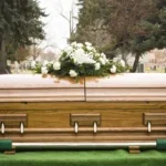 ¿Por qué los muertos tienen los brazos cruzados en su entierro?