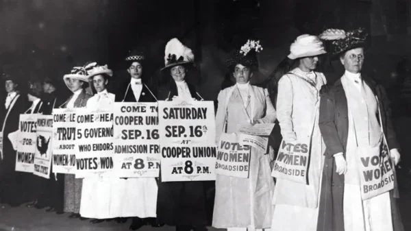 ¿Por qué tardó tanto en que todas las mujeres pudieran votar en EE. UU?