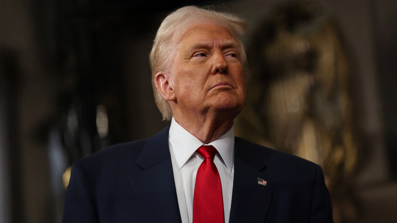 Donald Trump con traje y corbata