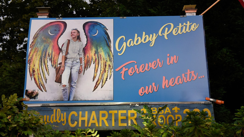 Valla memorial a Gabby Petito