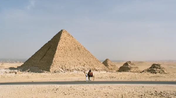 Dos cavidades ocultas en la pirámide de Micerino: ¿una entrada secreta en Giza?