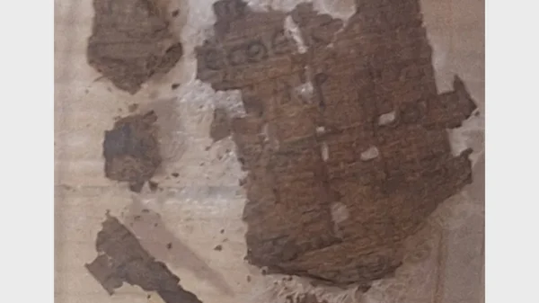 Fragmentos del papiro vinculados al hallazgo de la Ilíada en Oxirrinco