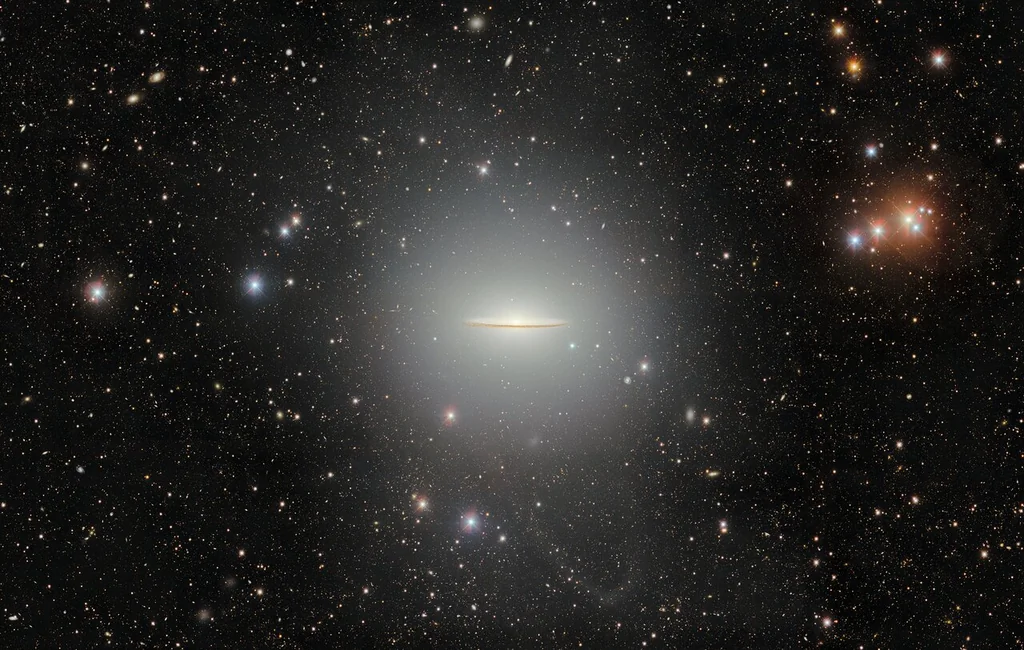 La galaxia Sombrero M104 en una imagen oficial de NOIRLab obtenida con DECam