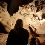 Grabados neandertales descubiertos en la cueva de La Roche-Cotard, Francia