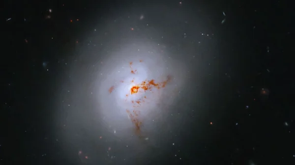 Imagen de Hubble de la galaxia NGC 1266 con un núcleo brillante y estructura de transición