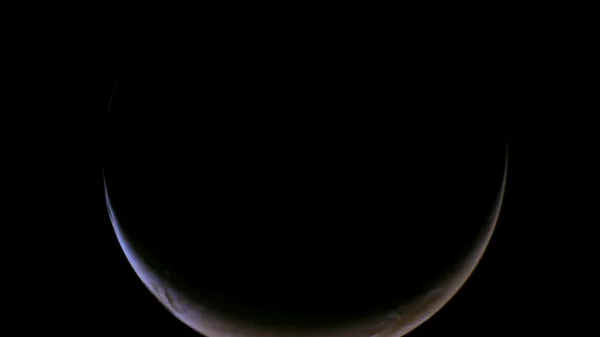 Imagen oficial de Marte en forma de creciente captada por la misión Psyche durante su asistencia gravitatoria