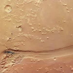 Vista de Shalbatana Vallis, un gran canal ecuatorial de Marte fotografiado por Mars Express