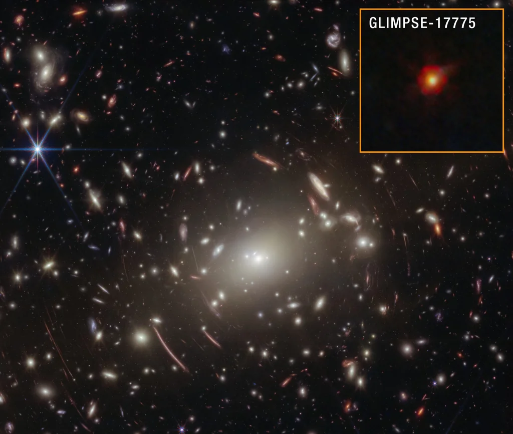 Imagen del objeto GLIMPSE-17775, uno de los "little red dots" del universo primitivo, amplificado por la lente gravitacional del cúmulo Abell S1063
