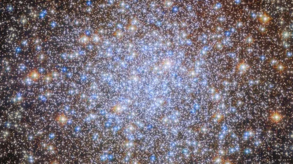 Imagen del Hubble del cúmulo globular NGC 6723, apodado el Candelabro, en la constelación de Sagitario