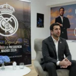 Enrique Riquelme durante un acto público vinculado a la campaña electoral del Real Madrid
