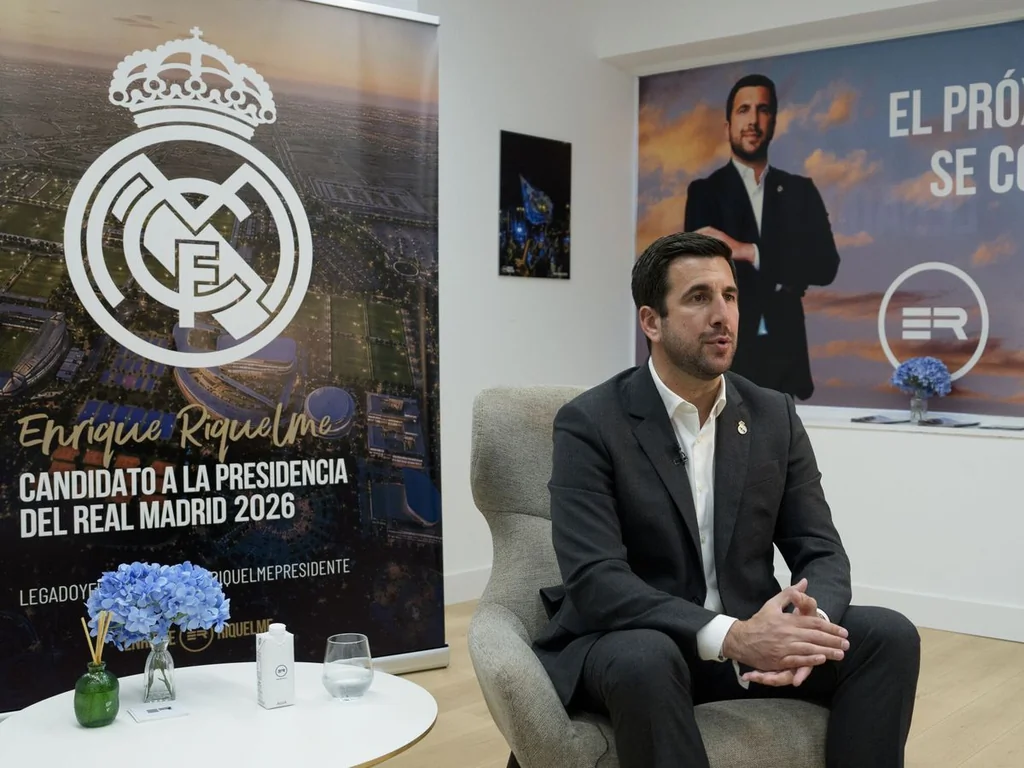 Enrique Riquelme durante un acto público vinculado a la campaña electoral del Real Madrid