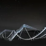 Radiotelescopio CHIME bajo el cielo nocturno, instrumento vinculado al estudio de ráfagas rápidas de radio.