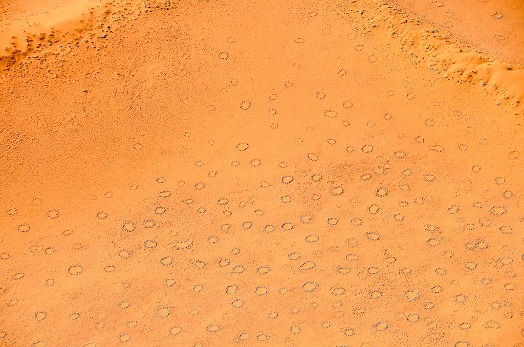 Vista aérea de círculos de hadas en Namibia