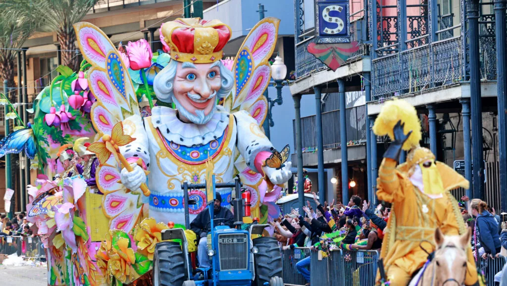 Lo Insólito que Nueva Orleans Prohíbe en los Desfiles de Mardi Gras